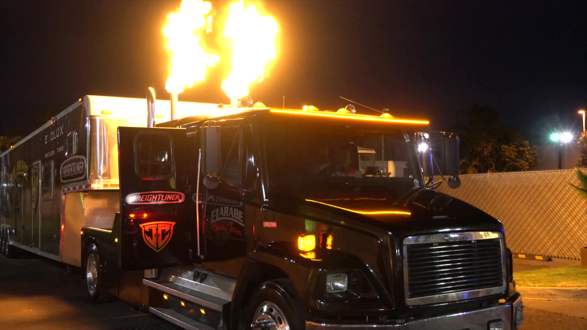 Drag racing documentary featuring the Arabe Racing Team’s turbine dragster competing against Martín Vaca in Zahuayo for Discovery Channel’s Los Mexicanicos.